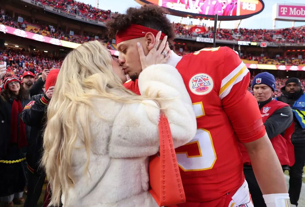 Brittany Mahomes Criticizes Buffalo Bills Fans for Offensive Taunt Directed at Patrick Mahomes 4 Brittany Mahomes Criticizes Buffalo Bills