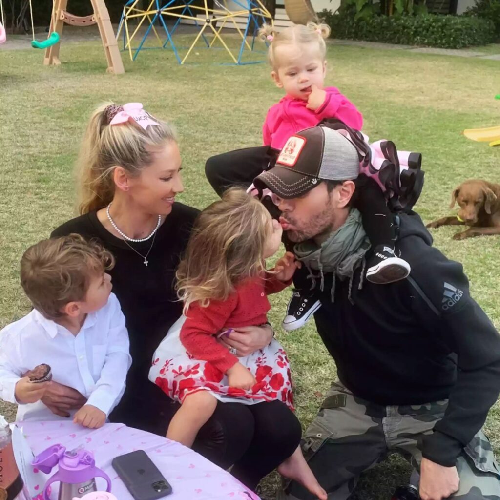 Anna Kournikova Seen in Wheelchair in Rare Public Appearance After Two Years 5 Anna Kournikova Seen in Wheelchair
