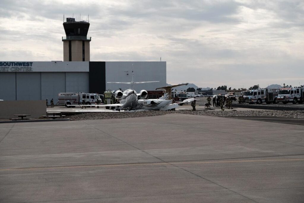 1 Dead After Vince Neil's Plane Collides with Another Jet at Scottsdale AirportBy Kiki Intarasuwan 3 1 Dead After Vince Neil's Plane Collides with Another Jet at Scottsdale AirportBy Kiki Intarasuwan