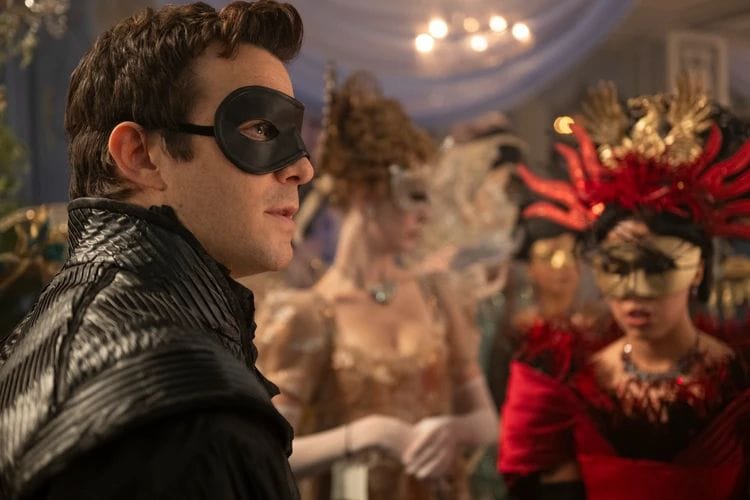 Bridgerton's Luke Thompson Explains Why He Chose Not to Seek Advice from Co-Stars Before Season 4 3 Bridgerton's Luke Thompson Explains Why He Chose Not to Seek Advice from Co-Stars Before Season 4