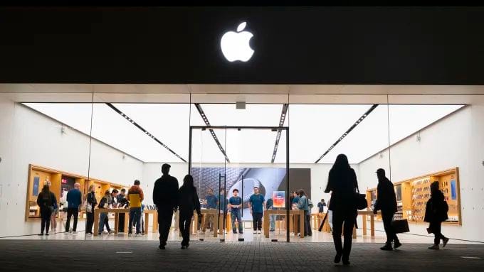Apple Introduces iPhone 16e: A More Affordable Version of iPhone 16 4 Apple Introduces iPhone 16e: A More Affordable Version of iPhone 16